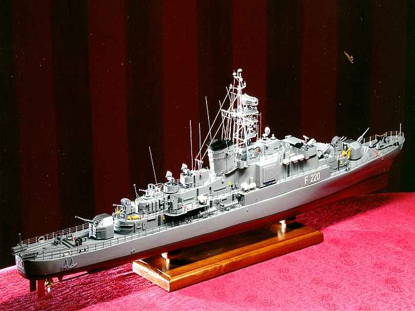 Modell Fregatte Kln-F 220