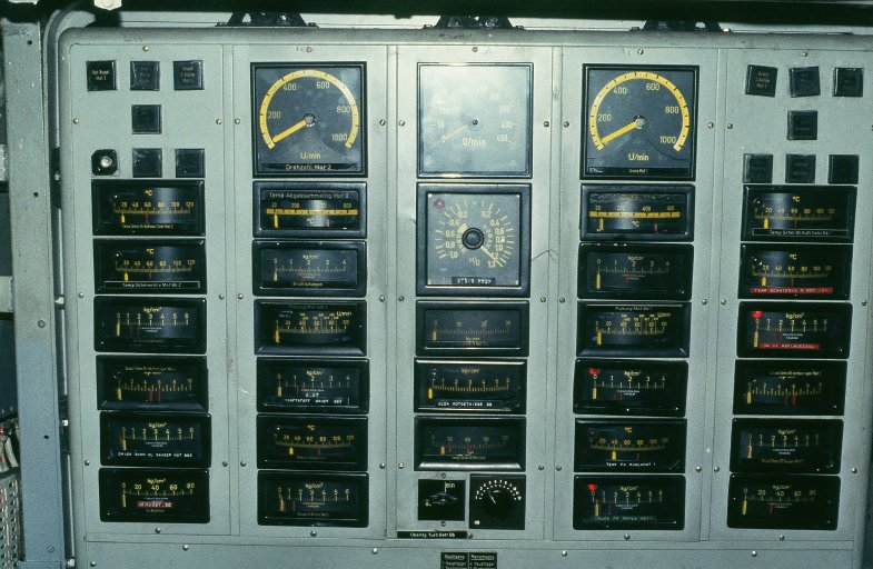 8101-02_f220_anzeigetafel.jpg
