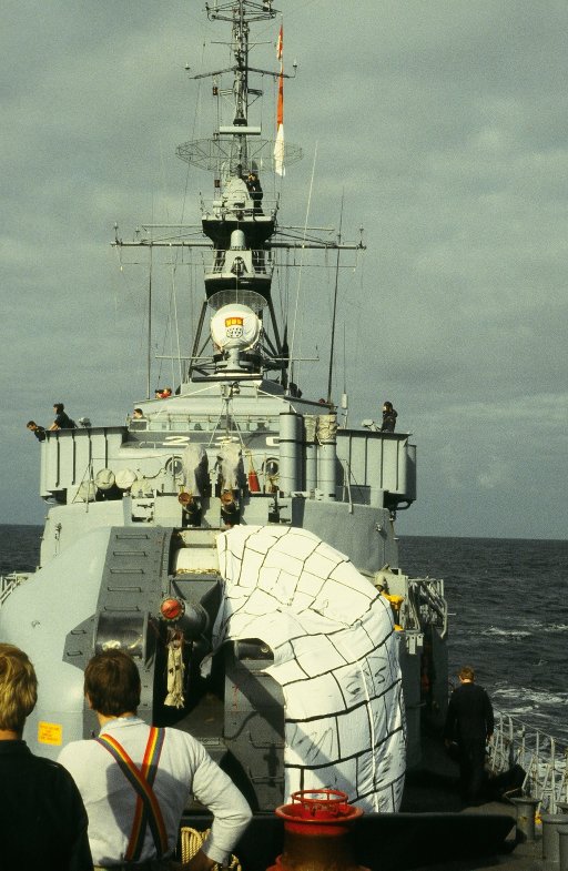 8109-24_sailpast.jpg