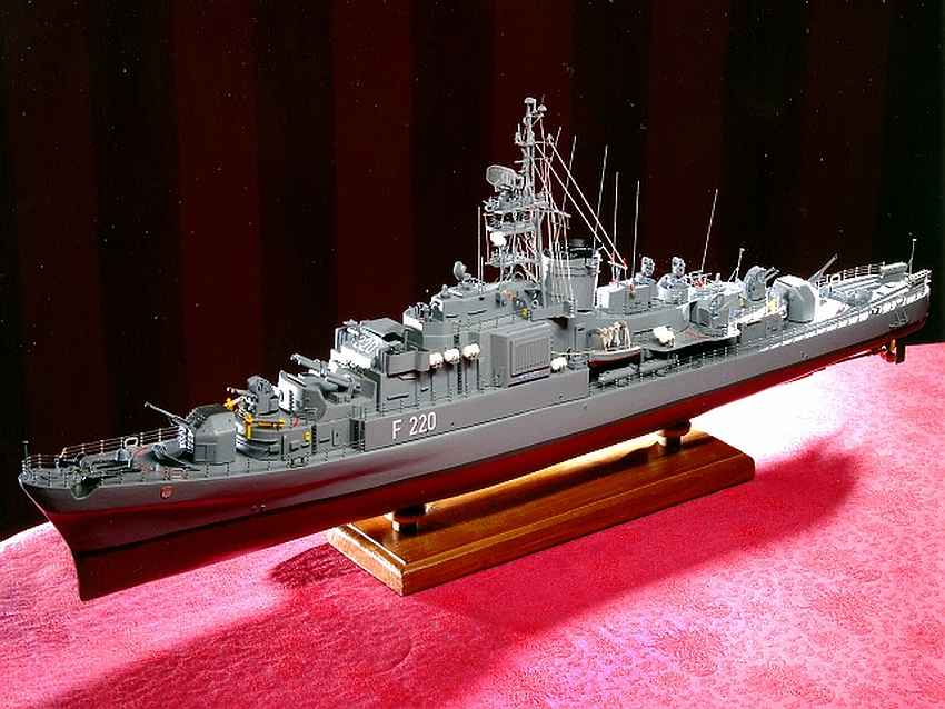 Modell Fregatte Kln-F 220